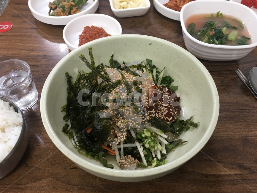 음식,식당,밥,김,야채,회,소스,회덮밥,국,김치국,소주,쌈장,음식,식재료,요리,food,cook,meal,dishes,food reserves
