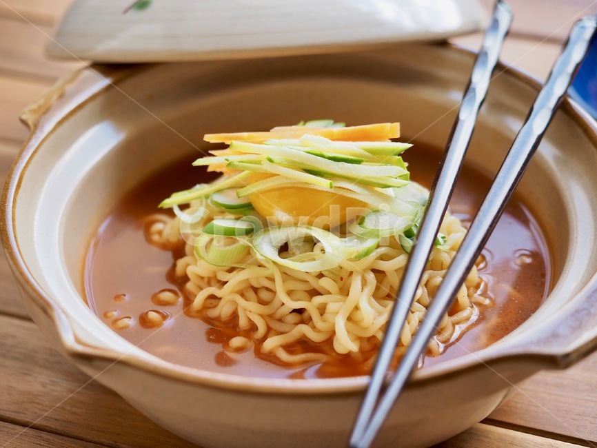 라면,음식,그릇,국수,배경,식사,달걀,요리하기,점심,식품및음료,아시아,파,건강한식생활,한국음식,대한민국,인스턴트국수,젓가락,라멘,음식,식재료,요리,food,cook,meal,dishes,food reserves,면류,면요리,noodles