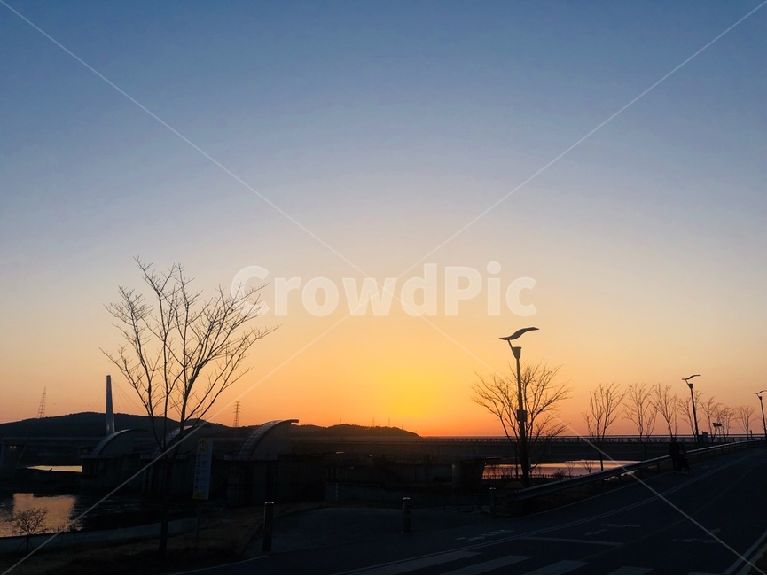 일몰,공원,하늘,구름,호수,감성