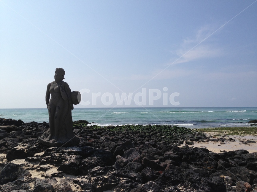 곽지해수욕장,제주도,해녀상,해변,바다,바닷가,제주,jeju,sea,beach,자연,풍경,nature,landscape,한국자연풍경,한국자연경관,korea nature landscape,해변,바다,beach,sea,제주도,jeju,jeju island,조각상,동상,석상,조형물,statue,bronze statue,stone statue