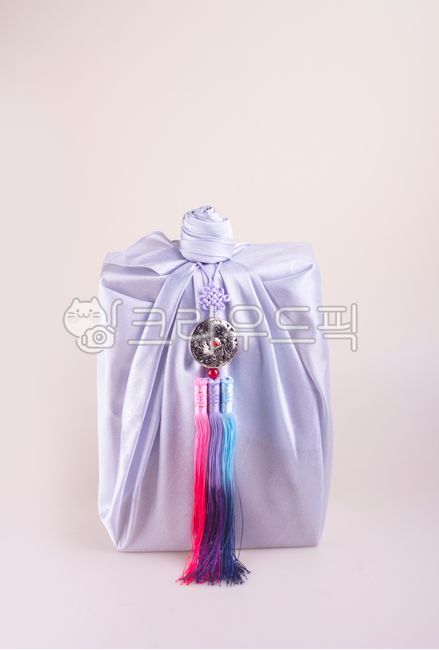 studio,gift,advanced,concept,wrapper,traditional decoration,inside,holiday,Thanksgiving,theocracy,Production,prop,season,tradition,event,norigae,Chuseok,shopping,new year,Lunar New Year,fiber,edit,packaging,korea,gift wrapping,Asia,background,silks,object