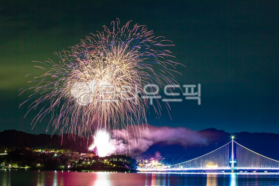 축제,불꽃놀이,야경,폭죽,행사,다리,교각,건축물