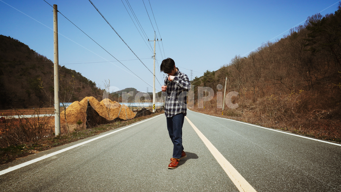시골,사람,아스팔트,시골청년,인간,road,human,도로