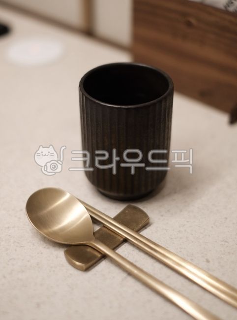 식당,한식당,숟가락,젓가락,컵