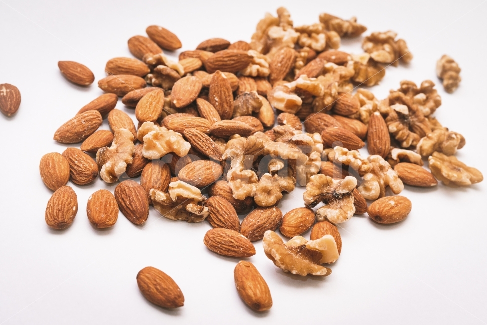 energy bar,work out,seed,concept,white background,life,white,wellbeing,season,peanut,diet,grain,organic,energy,Fruit,Doctor Fly,assistant,vegetarian diet,almond,health,control,food ingredients,brown,food,vitamin,health food,morning,walnut,Serial,nuts,back