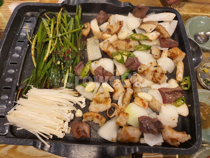 막창,대창,염통,버섯,한우곱창,곱창,술안주,야채볶음요리,야채볶음막창,음식,식재료,요리,food,cook,meal,dishes,한국요리,한국음식,육류,고기,점심,lunch,구이