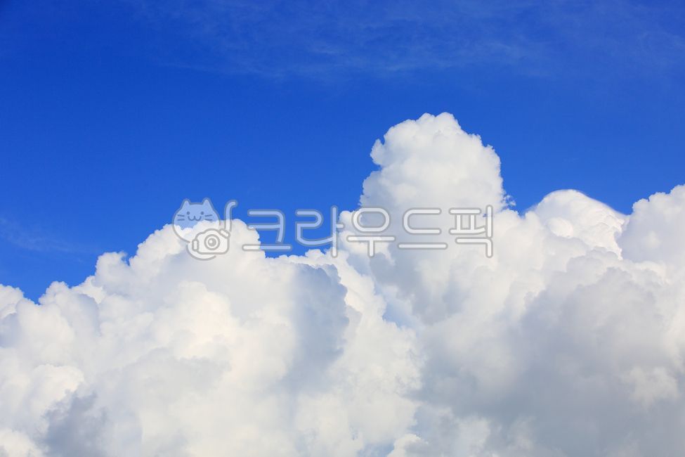 파란하늘,하늘,구름,흰구름,배경,바탕화면,맑음,여백,경치,하얀구름,뭉게구름,솜사탕같은구름,하늘색,구름배경,파란,하얀,흰색,자연,여름,솜사탕,푸른하늘,sky,nature,blue,bluesky,옥외,outdoors,weather,날씨,cloud,summer,white,창공,허공,scenery,view,낮,좋은날씨,맑은,깨끗한