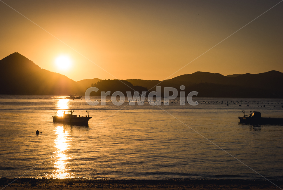 일출,sun,sunrise,바다,sea,자연,풍경,nature,landscape,한국자연풍경,한국자연경관,korea nature landscape,실루엣,그림자,silhouette,shadow,산업,industry,industrial,어업,fishery,fishing industry,sunlight,햇빛,flare,플레어,light,빛,transportation,교통,vehicle,차량,boat,보트