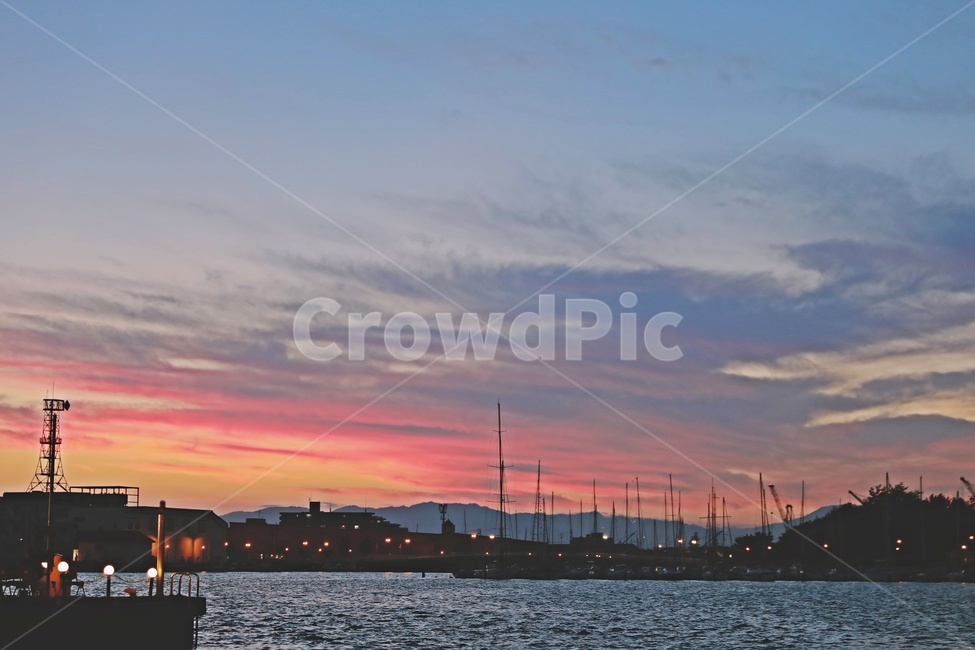 저녁노을,항구,부둣가,구름,하늘,sunset,port,silhouette,cloud,sky,boat,자연,풍경,nature,landscape,실루엣,그림자,silhouette,shadow,색깔,색상,색채,색감,color sense,color sensitivity,feeling of color,outdoors,옥외