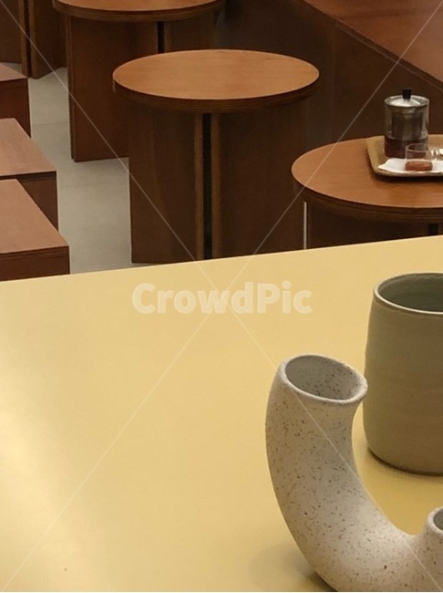 카페,의자,가구,테이블,실내디자인,실내인테리어,인테리어,나무,목재,토목,화분,식물,모형,도자기,찻잔