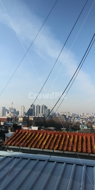전깃줄,지붕,건물,하늘,구름