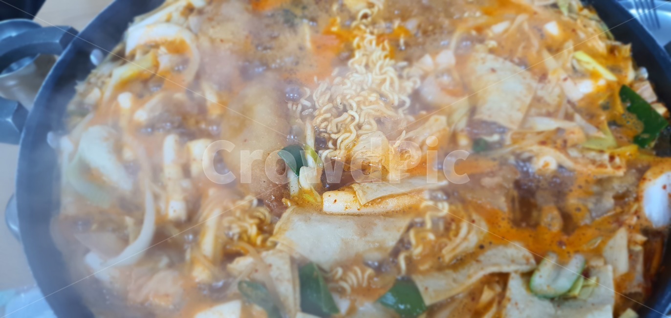 떡볶이,즉석떡볶이,매콤,매운떡볶이,신당동떡볶이,cuisine,koreanfood,tteokbokki,delicious,spicy,tasty,dinner,lunch,eat,plate,homemade,cooking,tradition,koreanculture,korea,rice,snack,vegetable,instant,bowl,사발,dish,요리,meal,식사,food,음식