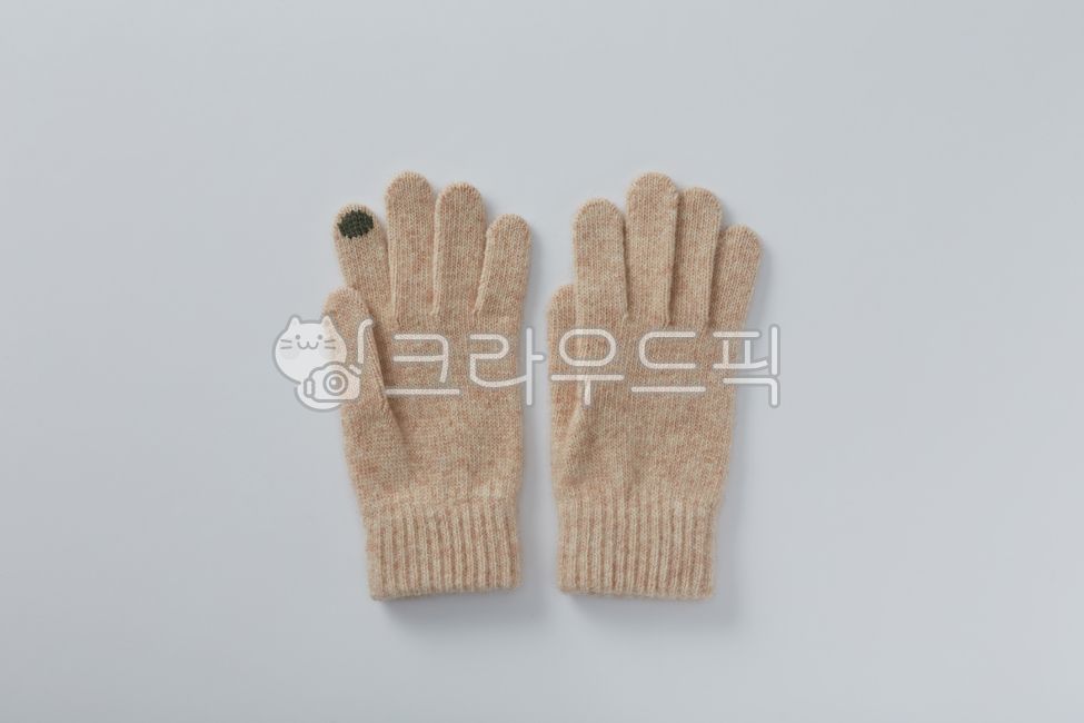 장갑,털장갑,손장갑,겨울,터치,복장,옷,털실,계절,실내,소품,정물,흰배경,제품,상품,잡화,방한,패션,스튜디오,포근하다,의류,의복,따뜻하다,클로즈업,핸드메이드