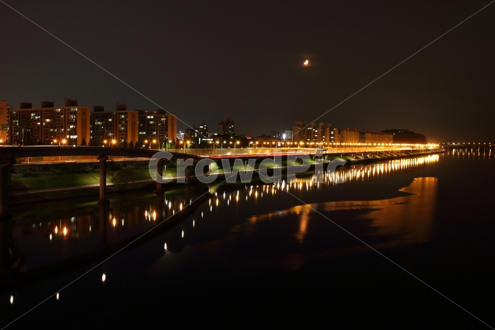 야경,한강,밤,nightview,휴식,가양대교,달,반영,올림픽대로,가로등,반달,moon,한강야경,강,불빛,도로,건물,도시,풍경,야경,밤,풍경,nightscape,night,landscape,도시,city,한국도시풍경,한국도시경관,korea cityscape