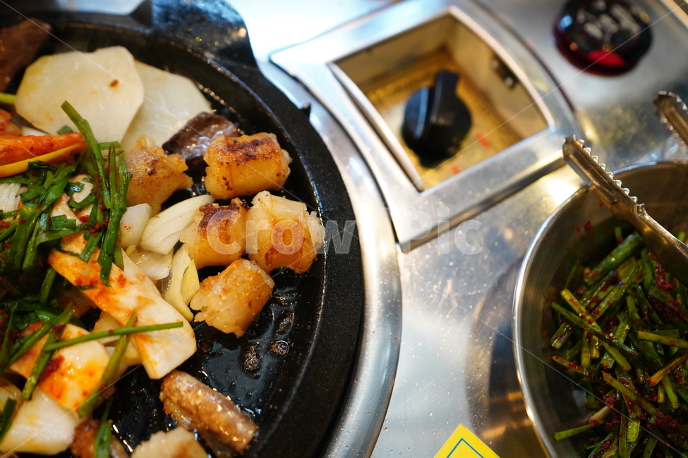 술안주,막창,곱창,염통,대창,소,육식,육류,먹방,음식,부추,안주,불판,술자리,모임,푸드,음식,식재료,요리,food,cook,meal,dishes,food reserves,육류,고기,meat