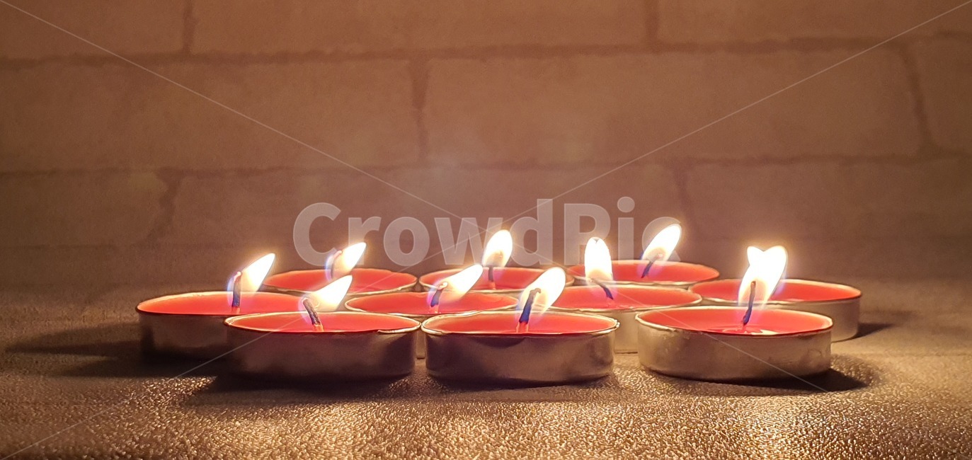 양초,초,불,불빛,어두움,불꽃,candle,flame,background,decoration,fire,christmas,dark,night,celebration,holiday,candlelight,light,yellow,glowing,bright,wax,xmas,religion,glow,church,burn,peace,burning,symbol,romance,black,design,festive,darkness,many