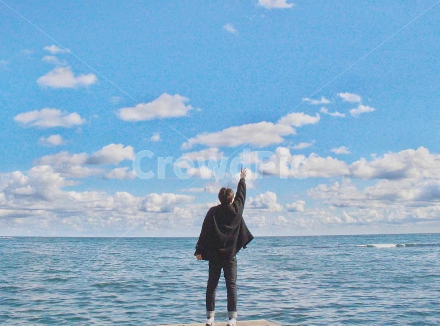제주도,바다,뒷모습,하늘,구름,청아함,시원함,sky,skyblue,sea,background,수평선,cloud,사람,인물,인간,human,person,남성,남자,man,male,감정표현,기분,feeling,emotion