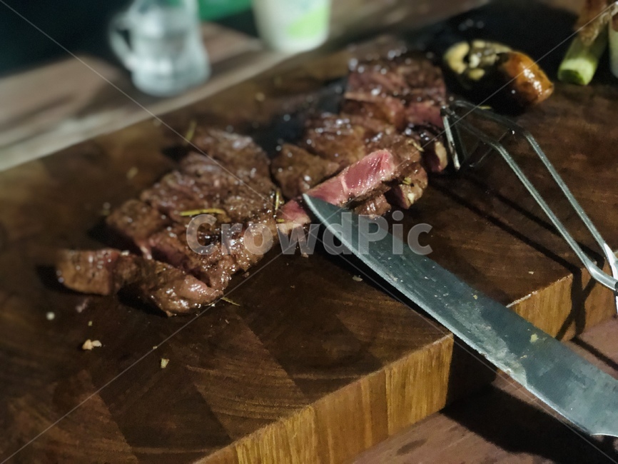 스테이크,도마,칼,소고기,음식,음식,식재료,요리,food,cook,meal,dishes,food reserves,육류,고기,meat