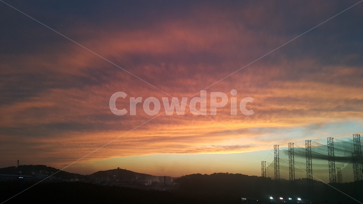 노을,하늘,구름,파랑,태양,sunset,sky,cloud,blue,sun,자연,풍경,nature,landscape,outdoors,옥외,dusk,황혼,일몰,dawn,새벽,red sky,붉은 하늘