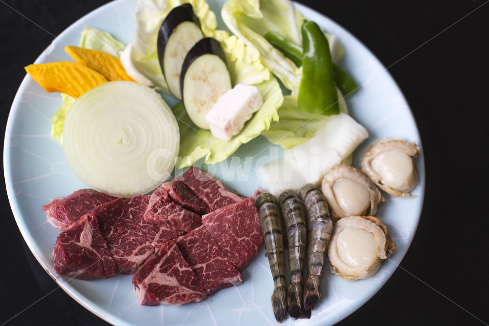 소고기,쇠고기,구이,생고기,야채,채소,접시,철판구이,새우,관자,가지,양파,배추,음식,식재료,요리,food,cook,meal,dishes,food reserves