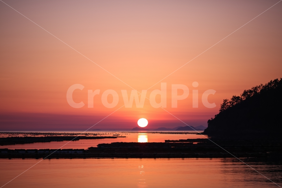 해질녘,석양,노을,바다,풍경,자연,풍경,nature,landscape,outdoors,옥외,sky,하늘,dusk,황혼,dawn,새벽,red sky,붉은 하늘,sunset,일몰