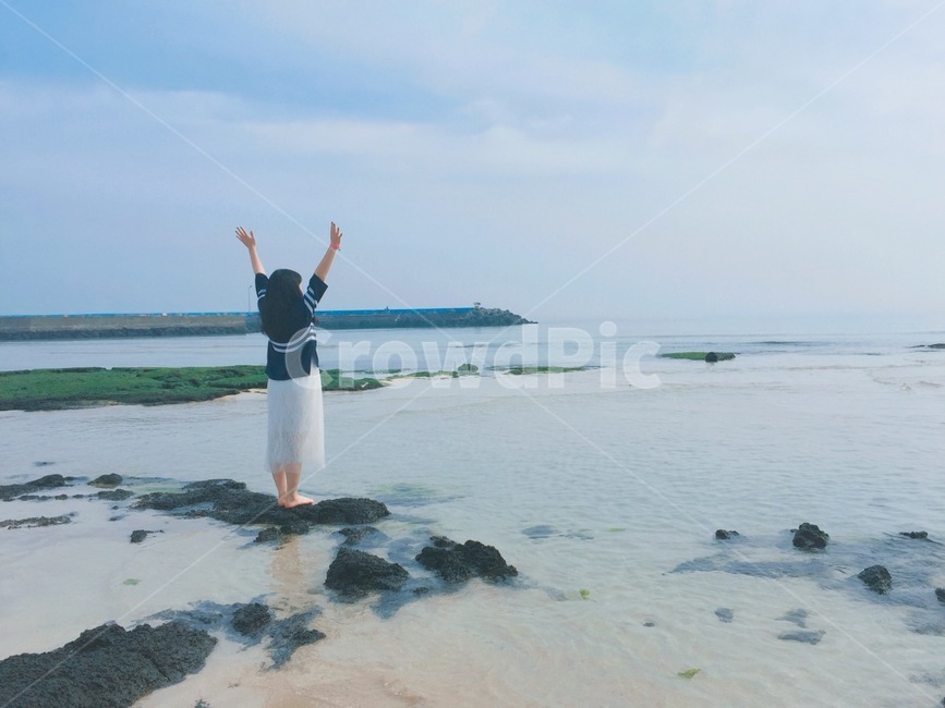 ocean,바다,sea,자연,nature,바닷가,연안,사람,여자,뒷모습,하늘,물,제주도,맑은물