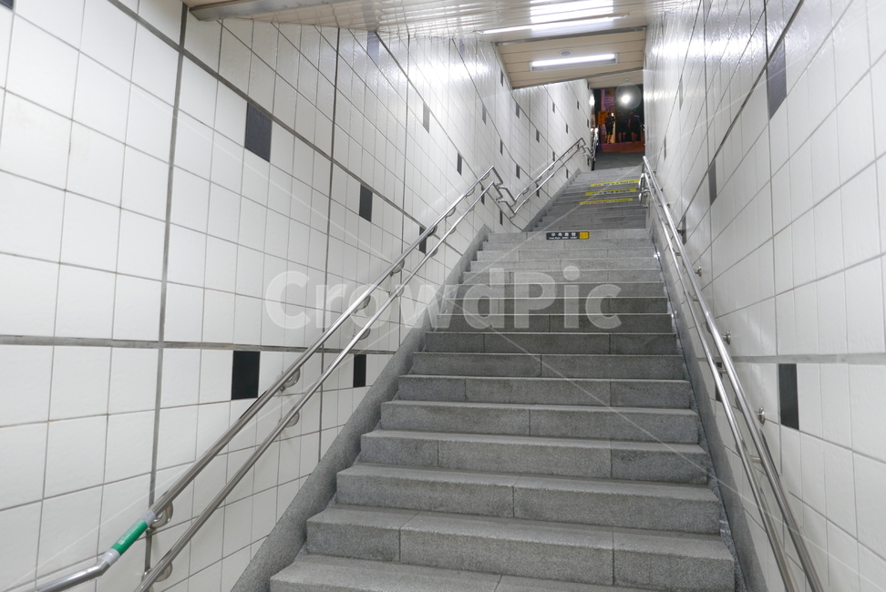 banister,handrail,난간,staircase,계단,지하철