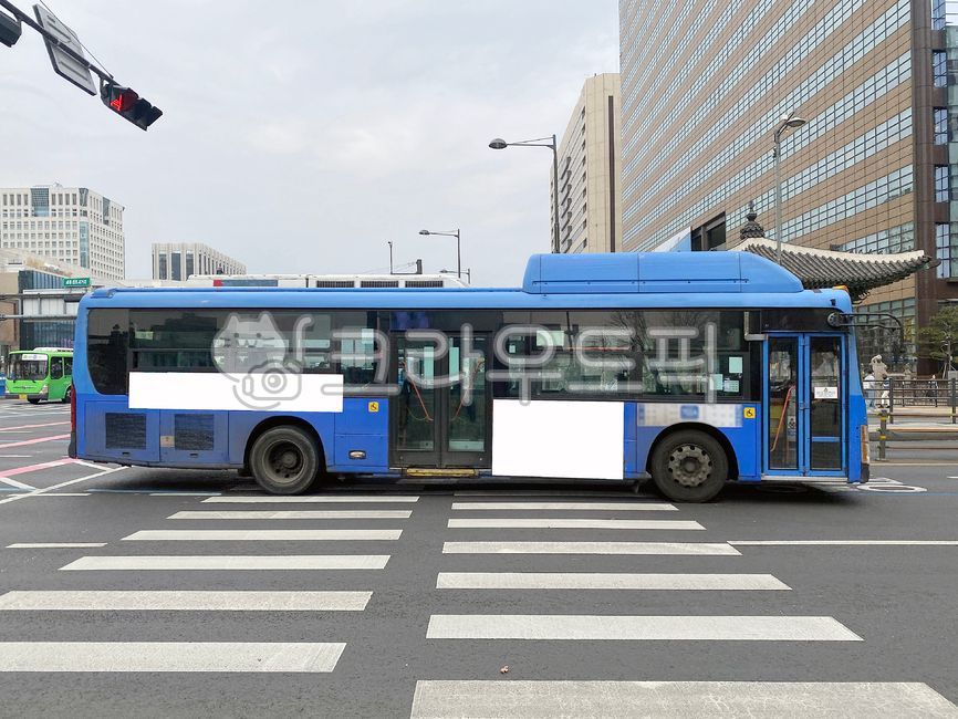 버스,버스광고,목업,목업이미지,광고,광고판,차량광고,시내버스광고,부착광고,옥외광고,판넬,비즈니스,상업광고판,도시배경,사인보드,상업광고,커머셜,비어있는,프레임,광고디자인,빈공간,배경,바탕,백그라운드,사각형광고판,차량,교통수단,bus,busadvertisement,mockup,mockupimage,billboard,vehicleadvertisement,citybusadvertisement,advertisement,outdooradvertisement,panel,business,commercialbillboard,citybackground,signboard,commercialadvertisement,commercial,free,frame,advertisingdesign,emptyspace,background