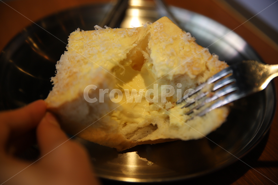 카페,빵,커피,브런치,cafe,coffee,bread,음식,식재료,요리,food,cook,meal,dishes,food reserves,빵,bread,디저트,간식,후식,dessert,snack