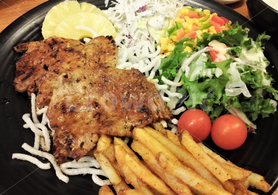 목살스테이크,샐러드,고기,스테이크,음식,먹다,맛있다,stake,salad,beef,food,eat,delicious,감자튀김,음식,식재료,요리,food,cook,meal,dishes,food reserves,육류,고기,meat,양식,서양음식,서양요리,western food,western dishes,western meal,western cook