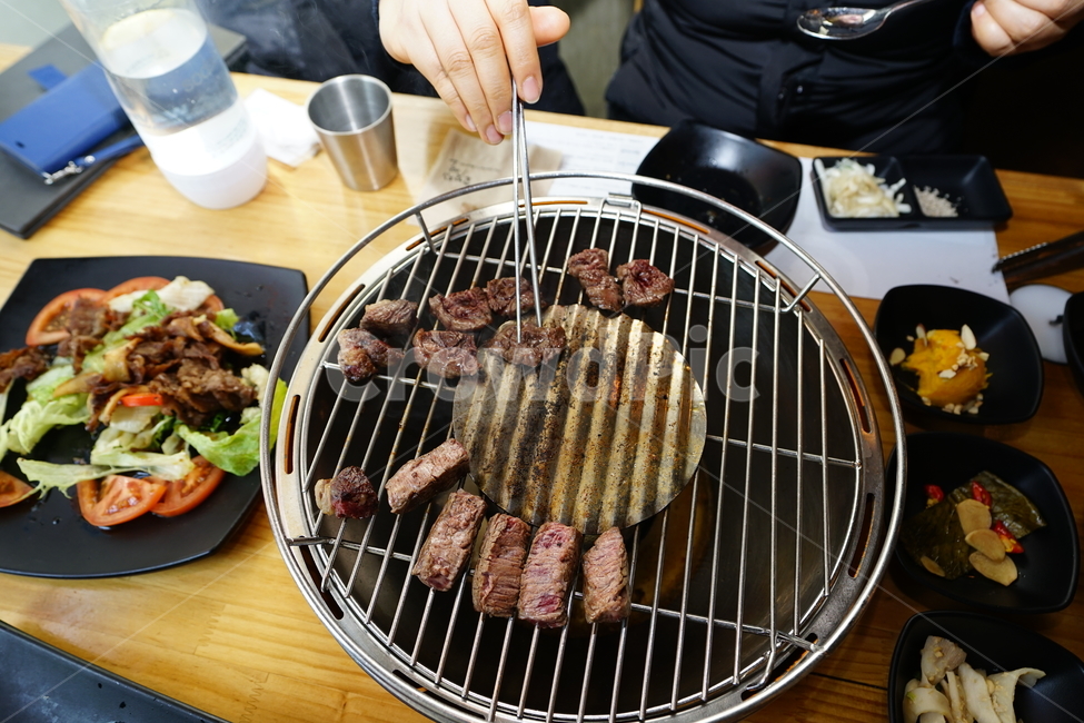 고기,육류,육식,먹방,안주,와규,소고기,소,소주안주,음식,식사,안주거리,육질,육즙,외식,요리,먹거리,불판,구이,음식,식재료,요리,food,cook,meal,dishes,food reserves,육류,고기,meat