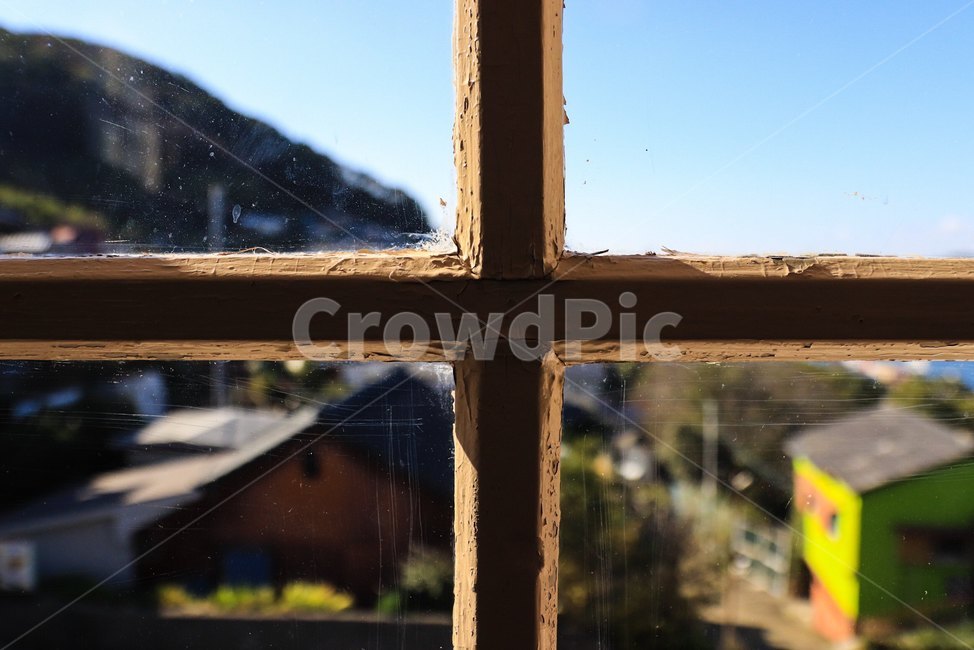 window,창문,하늘,십자가,마을