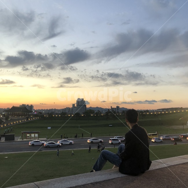 남자,생각,자유,고민,하늘,구름,사람,인물,인간,human,person,남성,남자,man,male,고독함,외로움,쓸쓸함,우울함,슬픔,lonely,solitary