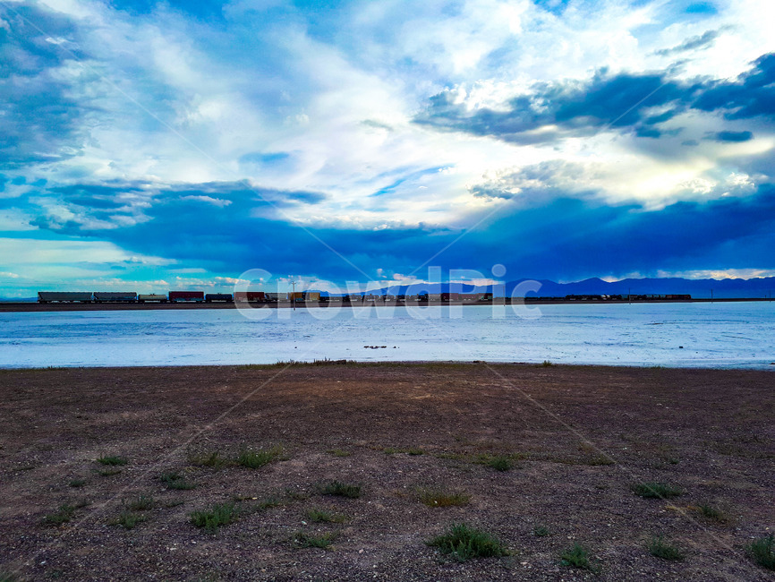 소금사막,소금평원,보너빌소금사막,보너빌소금평원,소금밭,소금,bonneville,saltflats,saltlake,cloud,자연,옥외,평야,salt,광야,평원,지평선,백색,하얀색,하얀소금,보너스빌솔트플렛,솔트레이크,하얀구름,바닥,소금바닥,푸른하늘,전경,풍경,sky,하늘,먹구름,적란운,열차,기차,평지,잡초,흙,컴퓨터배경사진,배경사진,배경,풍경사진,백그라운드,배경이미지,풍경이미지,엽서사진