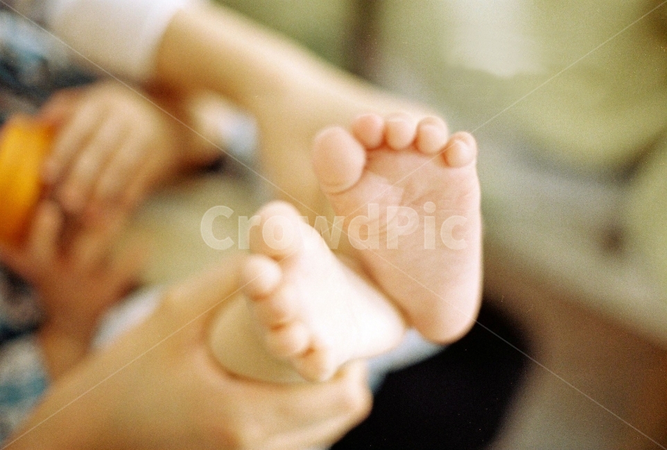 감성,아이,아가,발,가족,사랑,필름,love,사람,인물,인간,human,person,신체일부,몸,body,영유아,아기,애기,아이,infants,baby,감성,sensible,feeling
