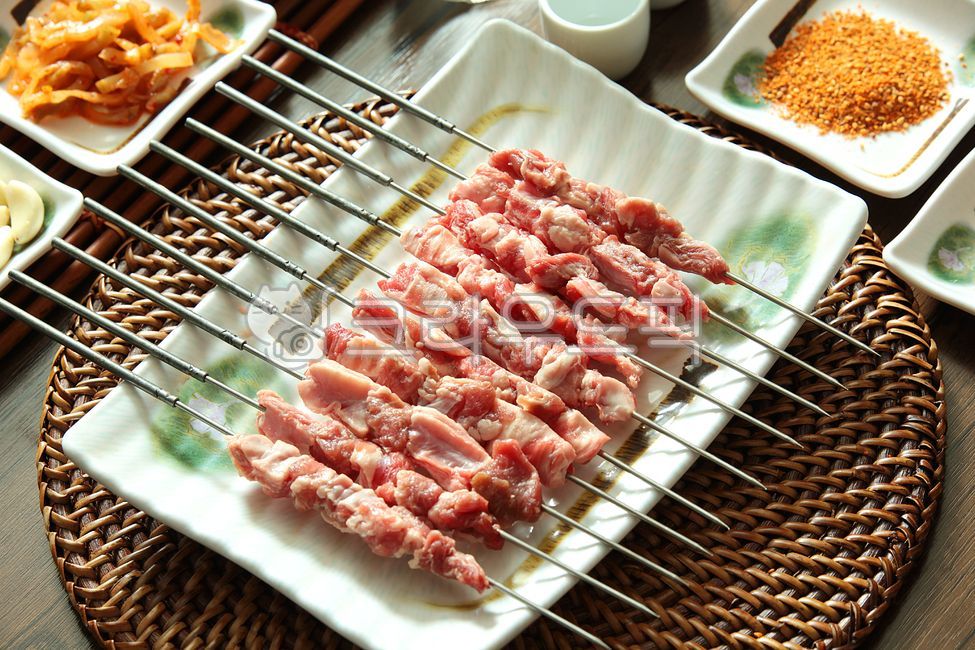 양꼬치,꼬치,고기,양,중국음식,중국음식점,양고기,구이,양꼬치구이,꼬치구이,요리,맛집,음식점,식당,양갈비,식재료,먹방,먹거리,별미,건강식,건강음식,영양음식,영양식,양고기집,트레이,접시받침,접시,받침,대나무받침,대나무,라탄트레이,양고기요리,음식,food