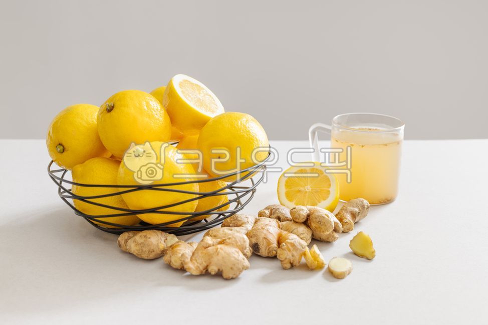 Lemon,ginger,organic,yellow,vitamin c,half,food ingredient,diet food,ginger tea,food,cross section,diet,fresh,slice,raw,lemon tea,slice,fruit,health,cooking,vegetarian food,healthy diet,ripe