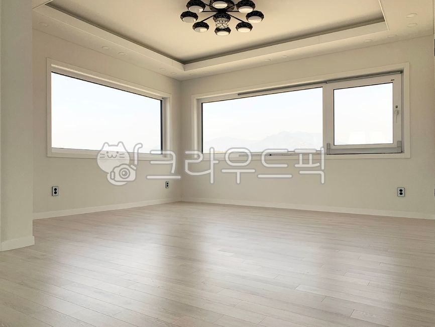 전원주택,실내,indoor,인테리어,interior,방,room,창,window,floor,바닥,flooring,인테리어디자인,interiordesign