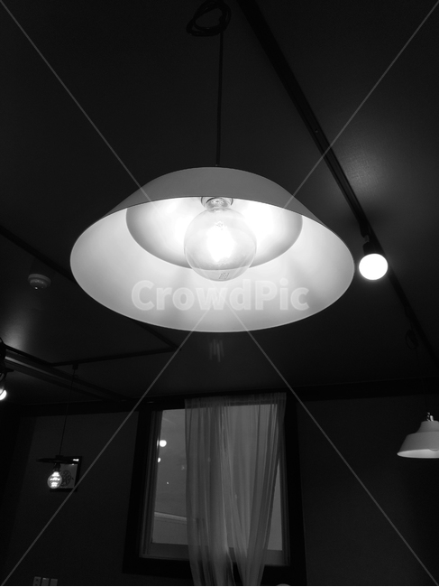 전등,조명,램프,lightfixture,lighting,lamp,흑백사진,흑백,모노톤,monochrome,black and white