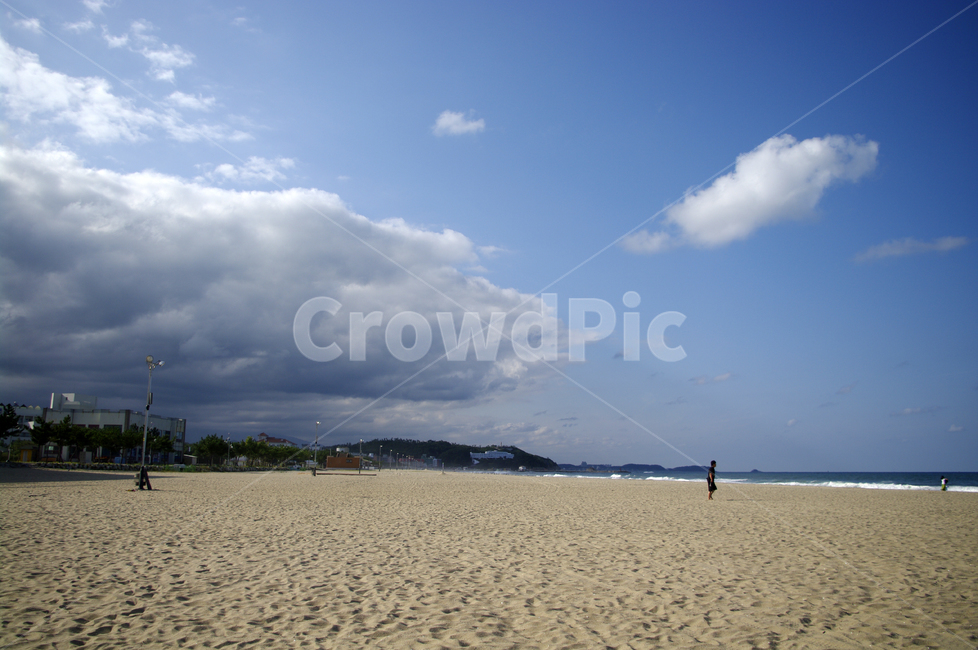 바다,해변,구름,모래사장,풍경,해변,바다,beach,sea,사람,인물,인간,human,person,남성,남자,man,male