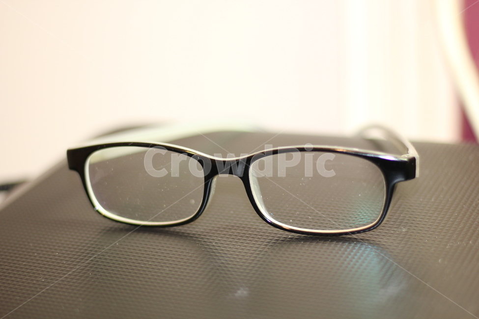 안경,뿔테,검은테,눈,초점,렌즈,안과,교정,돋보기,근시,원시,난시,glasses