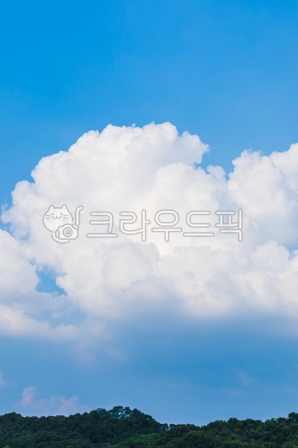 blue,sky,white,climate,cloud,color,day,fluffy,heaven,high,landscape,nature,outdoor,sunny,weather,summer,mountain
