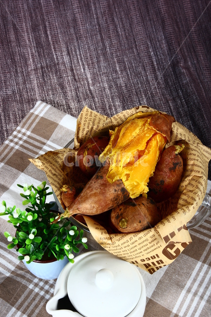 고구마,군구고마,구황작물,음식,식품,간식,호박고구마,밤고구마,달콤,sweetpotatoes,gourd,gourdcrop,food,snacks,sweet,음식,식재료,요리,food,cook,meal,dishes,food reserves,연출,컨셉,콘셉,direction,concept