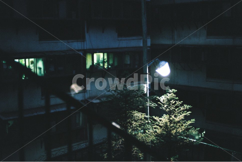 아파트,가로등,밤,저녁,계단,야경,밤,풍경,nightscape,night,landscape,감성,sensible,feeling,건축물,건물외관,exterior,building,structure,architecture,construction,banister,난간,handrail