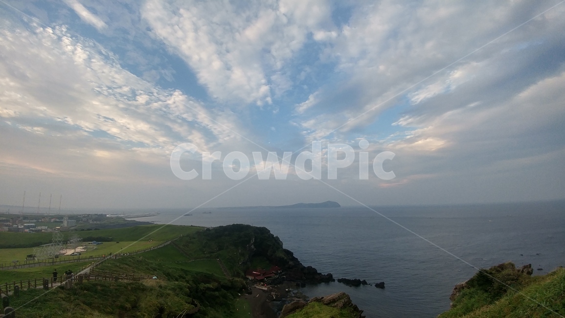제주도,구름,풍경,우도,성산일출봉,제주,자연,풍경,nature,landscape,한국자연풍경,한국자연경관,korea nature landscape,제주도,jeju,jeju island,land,땅,outdoors,옥외,promontory,곶,water,물,shoreline,해안선,ocean,대양,sea,바다
