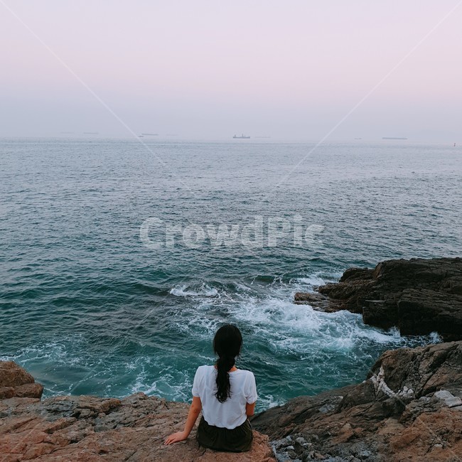 바다,여자,뒷모습,자연,대양,사람,인물,인간,human,person,여성,여자,woman,female,lady