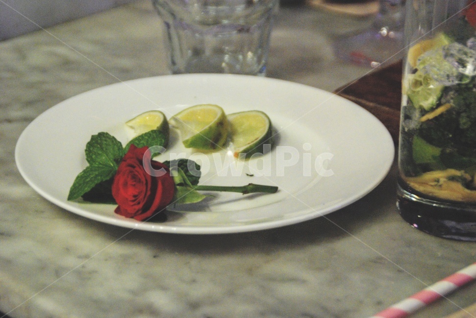 food,음식,fruit,과일,citrusfruit,감귤류과일,plant,식물,dish,요리,meal,식사,cocktail,칵테일,alcohol,꽃,장미,라임,flower,rose,lime,음식,식재료,요리,food,cook,meal,dishes,food reserves