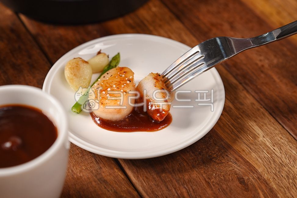 Key clam dish,Cooking,Seafood,plate,Scallop Steak,Scallops,scallop,cooking,seafood,razor clam scallop,key clam,food plating,food,meal,fork,dish,Scallop dish,Plating,clam,seafood dishes