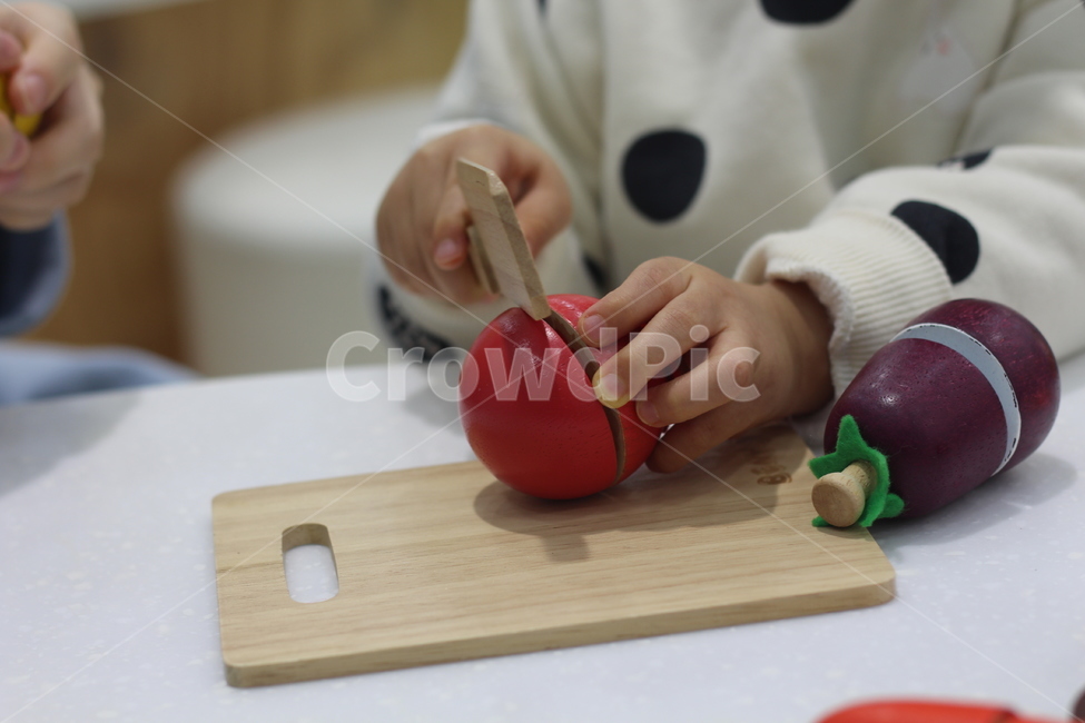 손,과일모형,toy,도마,유아,어린이,어린아이,child,children,kid