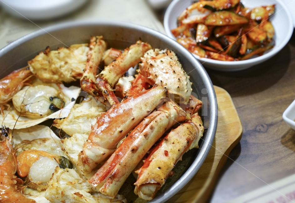 	킹크랩,새우,크랩,가리비,대게,게,구이,오븐구이,버터,안주,먹거리,푸짐,저녁,환상,맛집,먹방,음식,식재료,요리,food,cook,meal,dishes,food reserves,수산물,해산물,fishery products,seafood